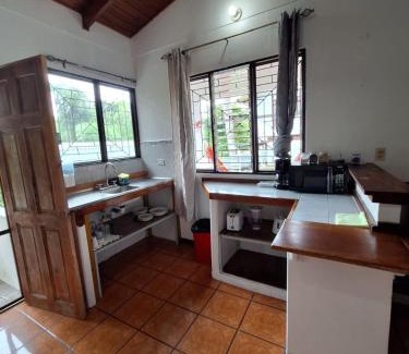 Valle Pura Vida Apartment | Casa Blanca - Manuel Antonio Park