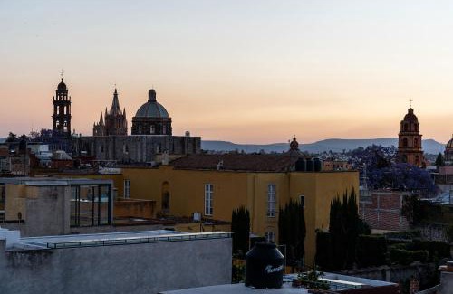 Zona Centro House | Casa Blanca, 2BR Modern Home with Rooftop Views
