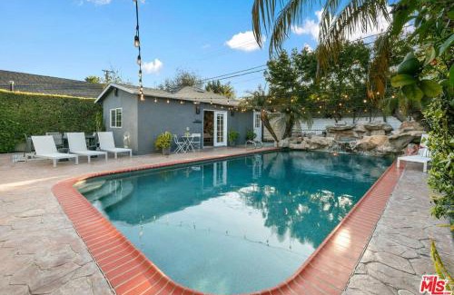 Westchester House | Casa Blanca - STUNNING Luxe, Secure, Private Guest House, Pool, Sauna, Free Parking