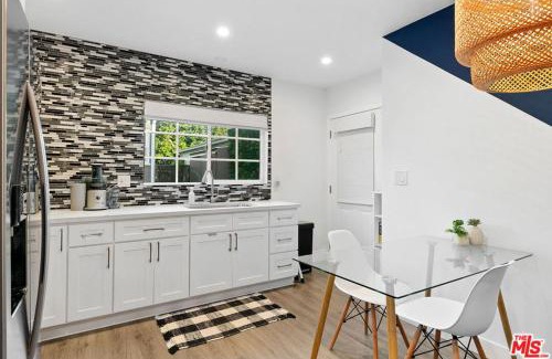 Westchester House | Casa Blanca - STUNNING Luxe, Secure, Private Guest House, Pool, Sauna, Free Parking