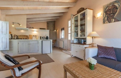 Petra House | Casa Blanca, tranquillity, pool, garden, barbecue