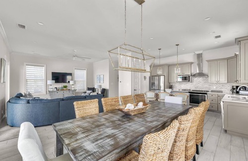 Navarre Beach House | Casa Blanca-Waterfront 4 bed, 3 bath home in Sailmaker Cove on Navarre Beach!