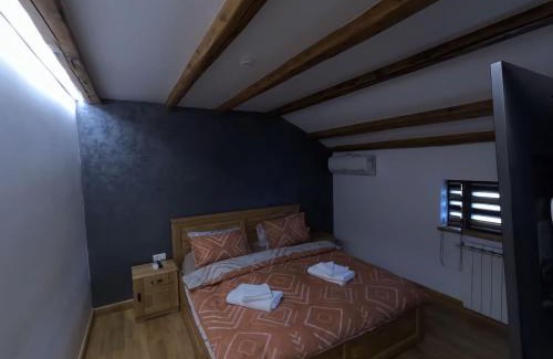 Danesti House | Casa Bloanca
