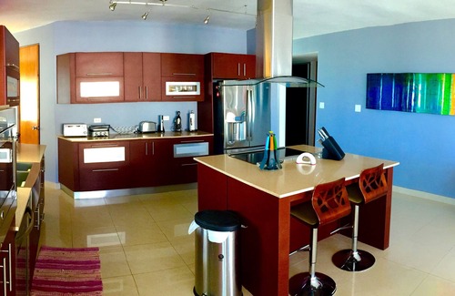 Penuelas House | Casa Blü, Beautiful 4 B/R House with pool!