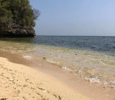 Alaminos Cabin | CASA BOLO IN ALAMINOS with HIDDEN WHITE BEACH near 100 Islands