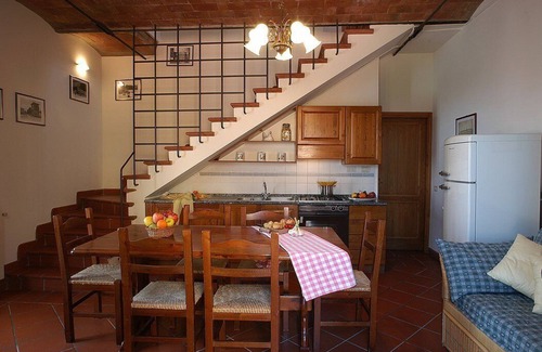Montaione Villa | Casa Bonaventura E: A welcoming two-story villa in the characteristic style of the Tuscan countryside, with Free WI-FI.