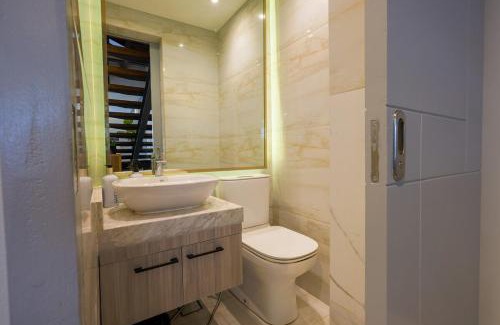 Bonifacio Global City House | Casa Bonifacio by JC