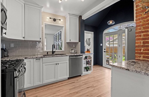 South Kansas City House | Casa Brookside - Brookside + Walkable + Firepit