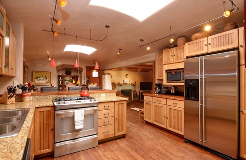 South Capitol House | Casa Buena Vista: Outdoor Hot Tub - Walk to Plaza