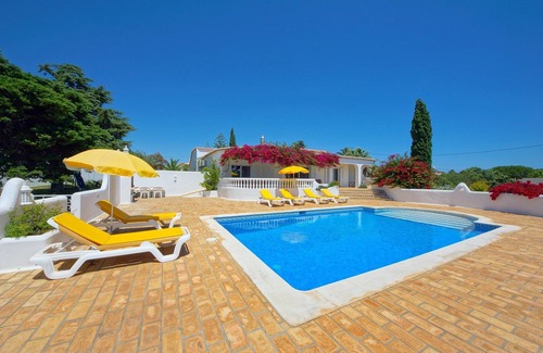 Carvoeiro Villa | Casa Buganvila with panoramic sea views in residential area