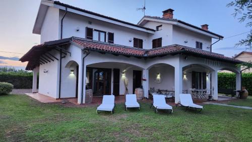 Tigliole House | Casa Caginia 300mqgiardinopalestra e biliardo