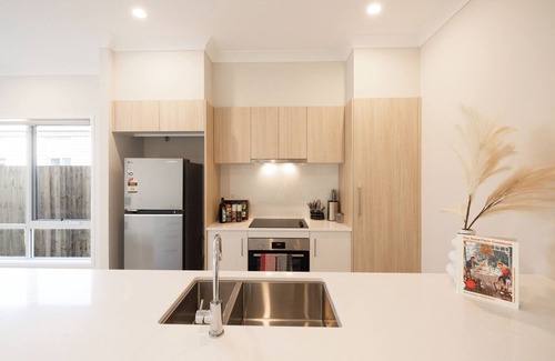Griffin House | Casa Callistemon - Brand new home 10 min away from North Lake Westfield!
