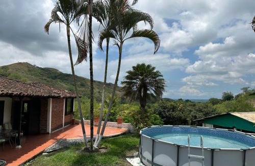 Guadalajara de Buga Ski Chalet | Casa Campestre Buga Parcelación Paraiso de Sonsito
