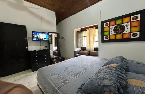 Guadalajara de Buga Ski Chalet | Casa Campestre Buga Parcelación Paraiso de Sonsito