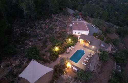 Santa Gertrudis House | Casa Can Lluc con piscina, jardín y vista al campo