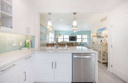Seven Mile Beach Condo | Casa Caribe -penthouse crner # 18-7MB - Near Ritz- snorkeling off beach!