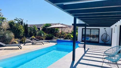 Lajares Apartment | Casa Carica with heated pool in Lajares