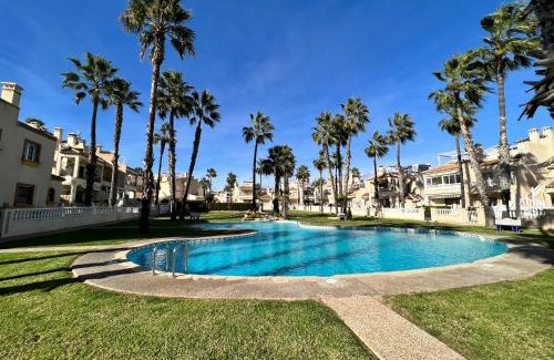 Orihuela Costa House | Casa Carlo - Charmanter Bungalow mit Pool