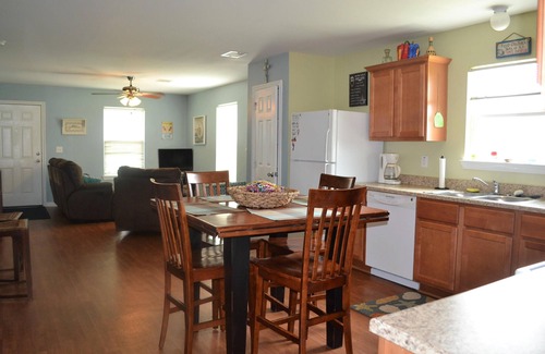 Crystal Beach House | Casa Carmen - a 3 bedroom2 bath home sleeps 9.