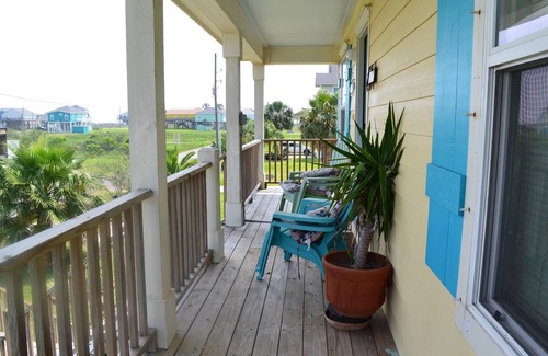 Crystal Beach House | Casa Carmen - a 3 bedroom2 bath home sleeps 9.