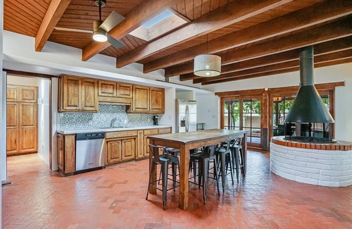 Northeast Heights House | Casa Cascada - 6 BR - Game Room - Huge Pool - Sleeps 21!