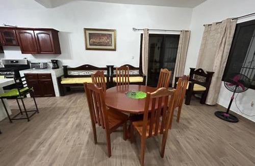 Flores House | Casa cerca del aeropuerto Peten