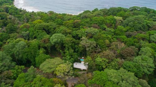 Chiguata House | Casa Cerise Beachfront