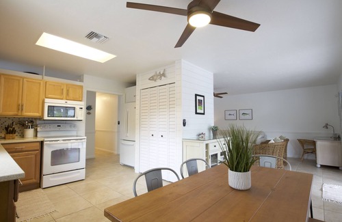 Marathon House | Casa Chiquita - 3/2 Pool - Waterfront - 75’ Dock - Ground Level