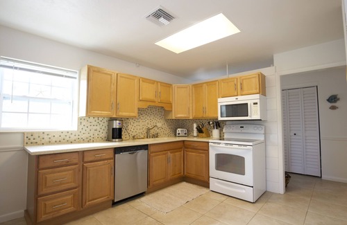 Marathon House | Casa Chiquita - 3/2 Pool - Waterfront - 75’ Dock - Ground Level