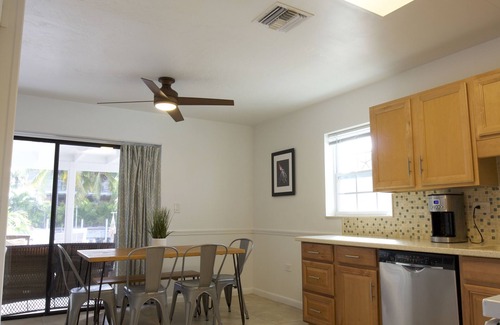 Marathon House | Casa Chiquita - 3/2 Pool - Waterfront - 75’ Dock - Ground Level
