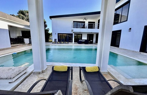 La Mulata Villa | CASA COCO-ELROY Oceanview, Premium 4 Bedroom @ Casa Linda