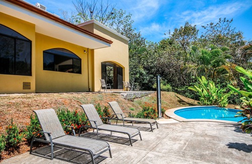 Esterillos Oeste House | Casa Colibri - Hidden Gem with spacious rooms
