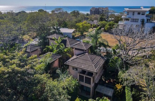 Playa Langosta House | Casa Colibri 63 𖡗 Villa & Beach club 𖡗 Beachfront Gated Community