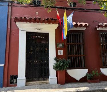 Cartagena Walled City Bed & Breakfast | Casa Colonial Serrezuela