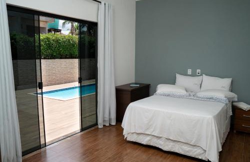 Capitolio House | Casa com piscina vista para lago, 03 quartos confortáveis