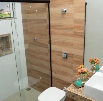 Capitolio House | Casa com piscina vista para lago, 03 quartos confortáveis