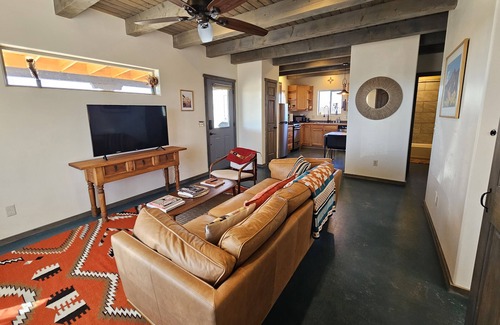 Taos House | Casa con las Vistas: 2 BR, 2 BA in El Prado, Sleeps 4