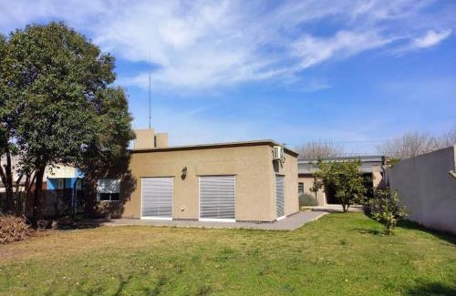 Villa General Savio Est Sanchez House | Casa con parque, parrilla y garage para vehículo.