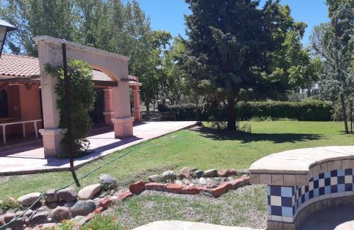 Maipu House | Casa con parque por los caminos del vino