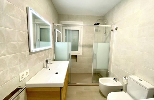 Padul Ski Chalet | Casa con Piscina, a 45 Minutos de la Playa y de Sierra Nevada. Pueblo Acogedor