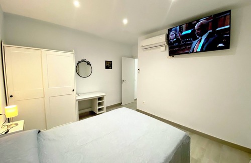 Padul Ski Chalet | Casa con Piscina, a 45 Minutos de la Playa y de Sierra Nevada. Pueblo Acogedor