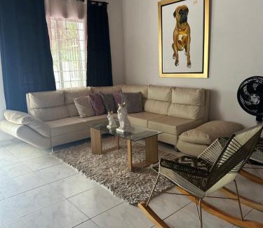 Monteria Apartment | Casa con tres dormitorios y garaje