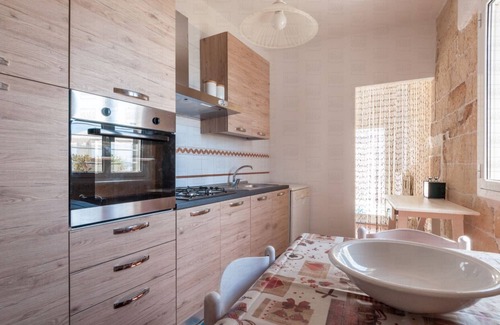 Centro Storico Apartment | Casa Conchiglia: Authentic Seafront Apartment