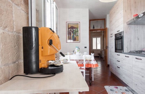 Centro Storico Apartment | Casa Conchiglia: Authentic Seafront Apartment
