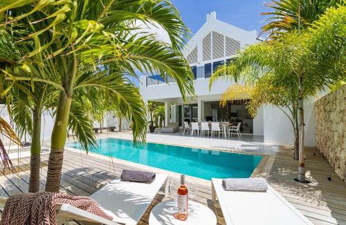 Belnem Villa | Casa Corazón Oceanfront with its Own House Reef