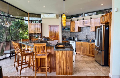 Manuel Antonio Villa | Casa Cristal, Great Ocean Views, Walk to the Beach