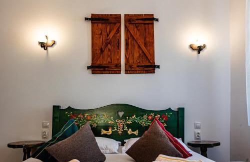 Sighisoara House | Casa Cu Usi - House of Doors