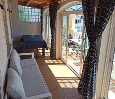 Cerdeira House | Casa da Costa - Piso con galería y terraza con vistas al mar