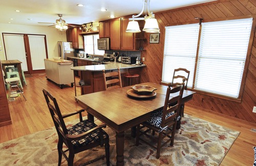 Ocracoke House | Casa de Amor: Fabulous pet friendly home with enclosed yard.