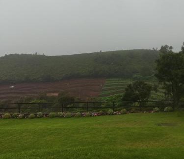 Ithalar Ski Chalet | Casa de Amor Ooty by EBR , Cozy Villa near Ooty Emerald Lake